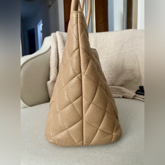 Chanel Classic Gold Medallion CC Logo Quilted Caviar Tote Bag Beige - Picture 2 of 16